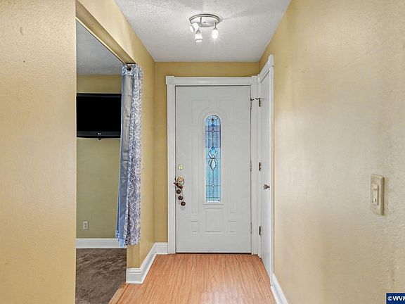 4th image of 411 SW 9th St