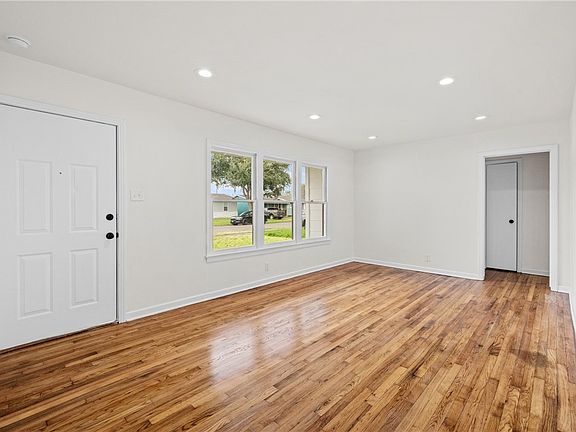 3rd image of 4313 Aspen Street