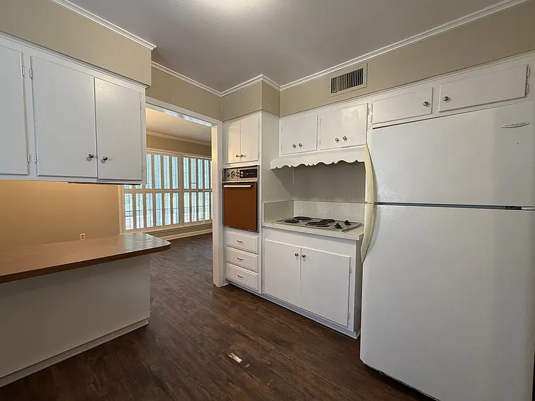 4416 Granbury Rd — Photo 11