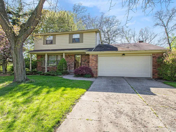 4196 Crestknoll Dr, Grand Blanc, MI 48439