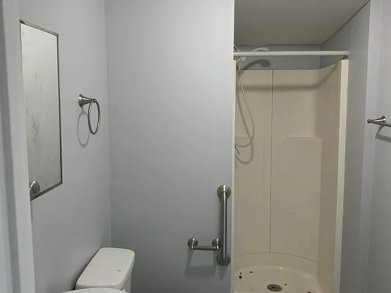 323 Porter Ave — Photo 8
