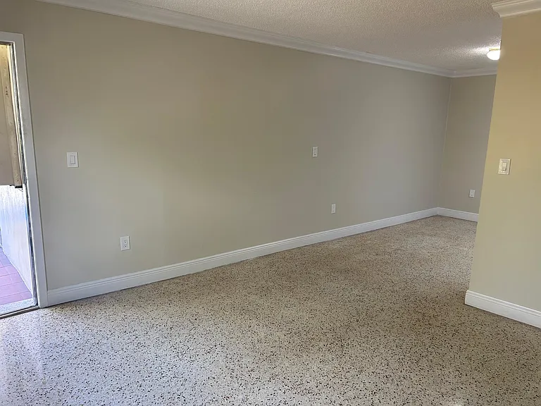 240 E 8th St #5 — Photo 8
