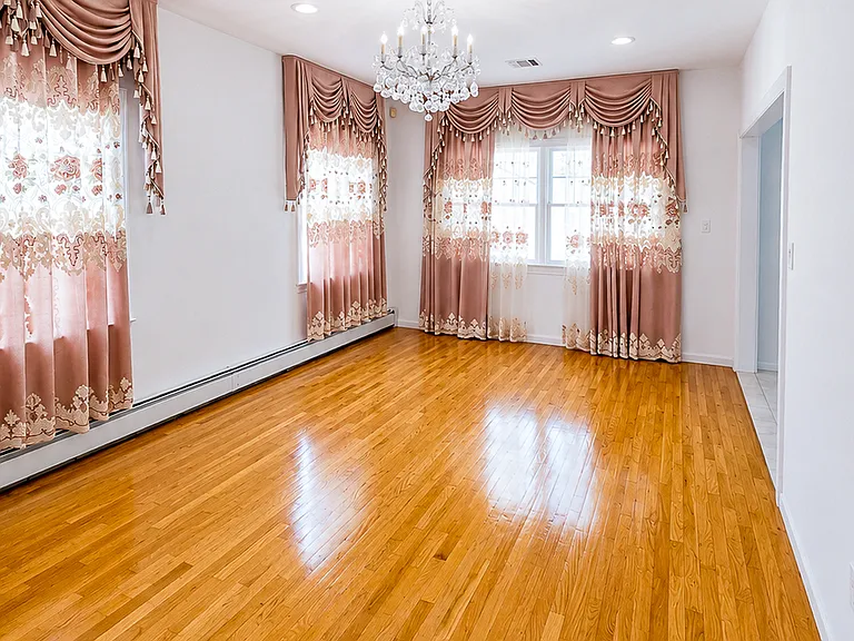FORMAL DINING AREA
