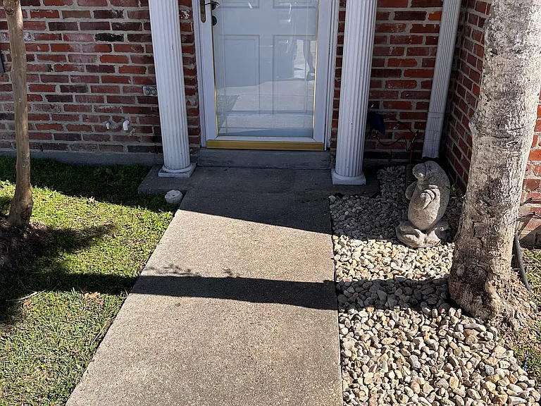439 Rena Dr — Photo 2