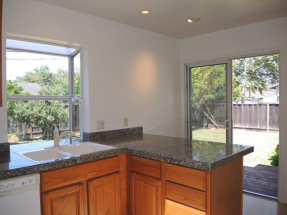 4th image of 4417 Grimsby Dr