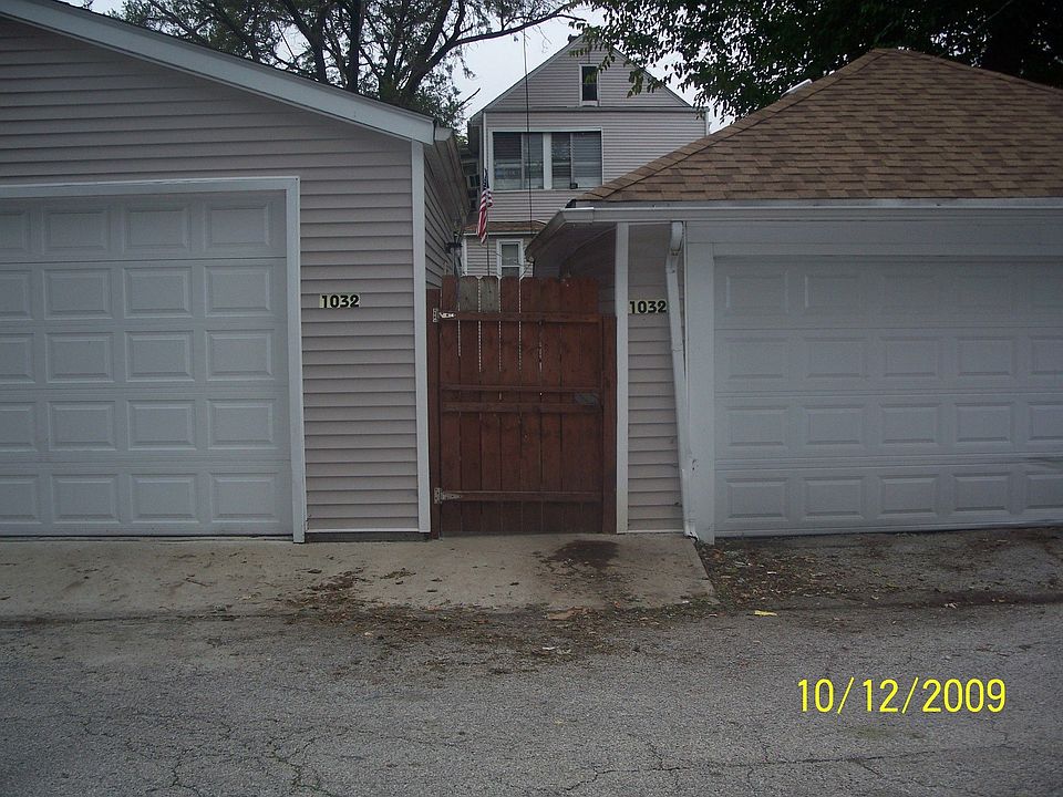 2 garages in rear