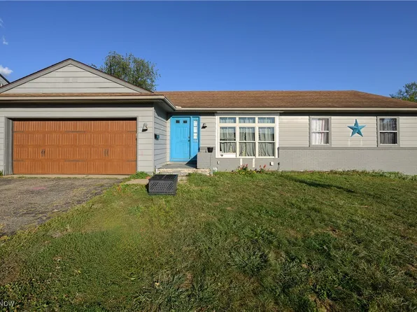 688 Ridgewood Dr, Coshocton, OH 43812