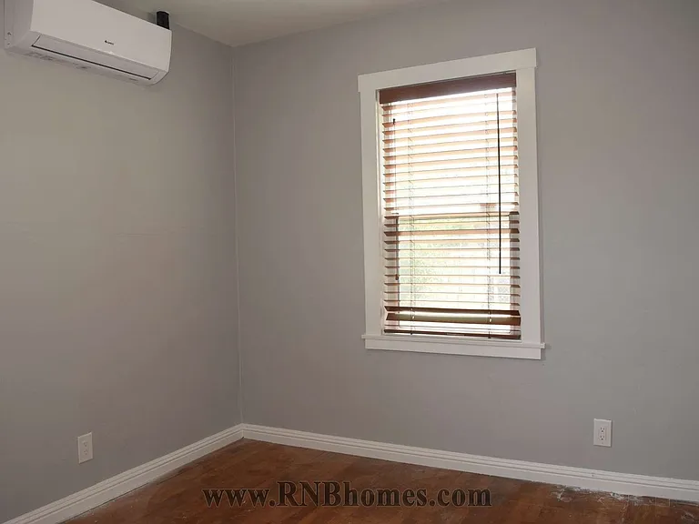 440 Lampasas Ave — Photo 11