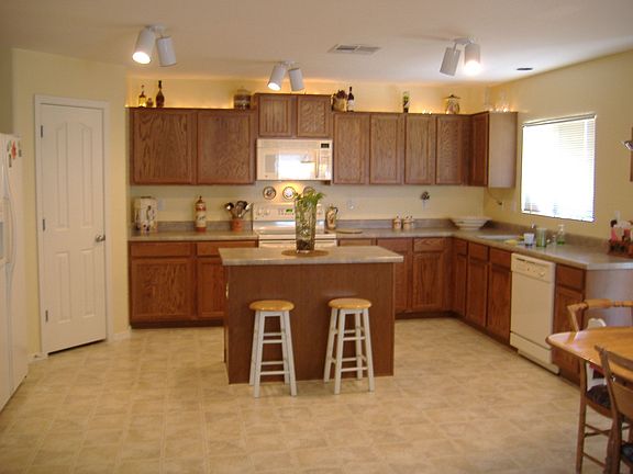 Large Kitchen with Walk In Pantry
