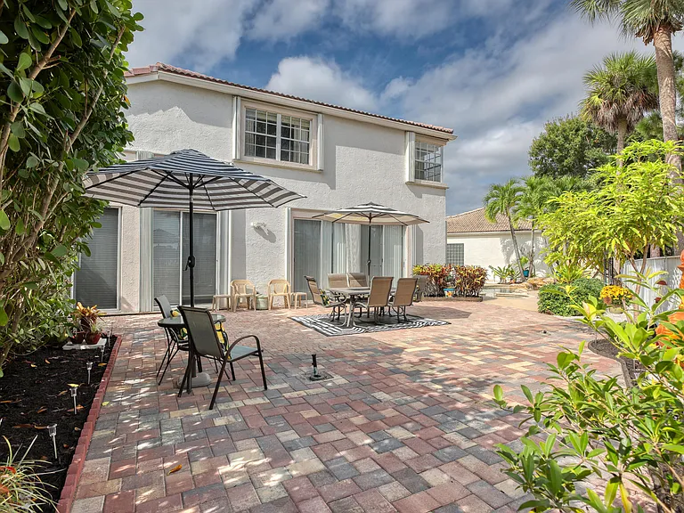 2070 Chagall Cir — Photo 10