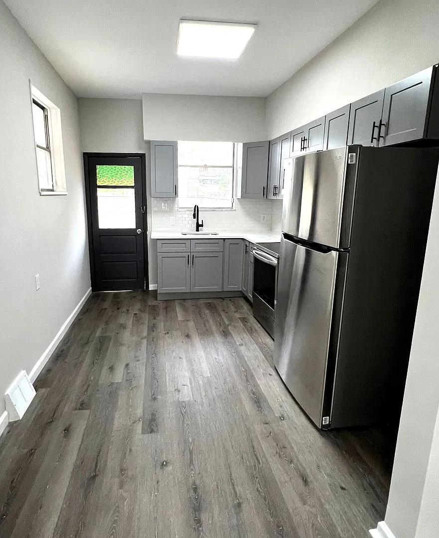 Stunning 3-Bedroom Townhome in South Philadelphia! Available Early November! — Photo 1