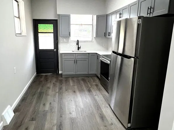 2120 S Iseminger St, Philadelphia, PA 19148