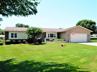 879 Birchwood Ct, Watertown, WI, 53094
