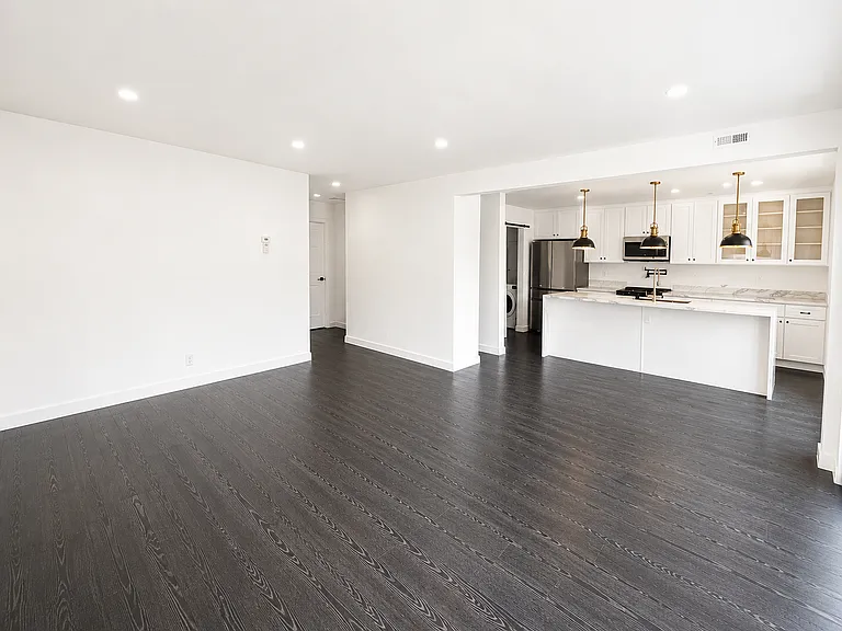 2111 Perry Ave — Photo 4