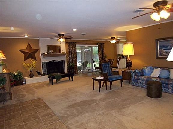 3rd image of 3233 Edgemont Dr