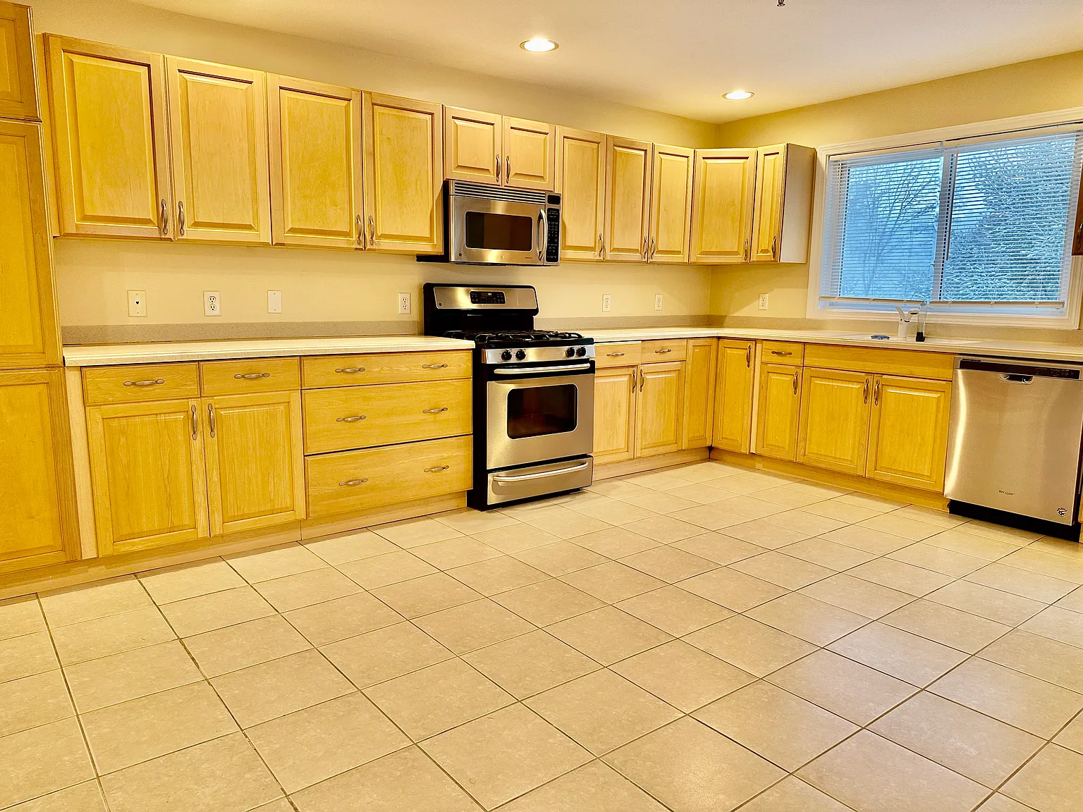 2 bed, 2.5 bath, 1846 sqft, $3,100 — Photo 4