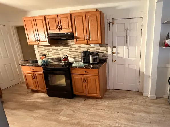 51 18th St, Lowell, MA