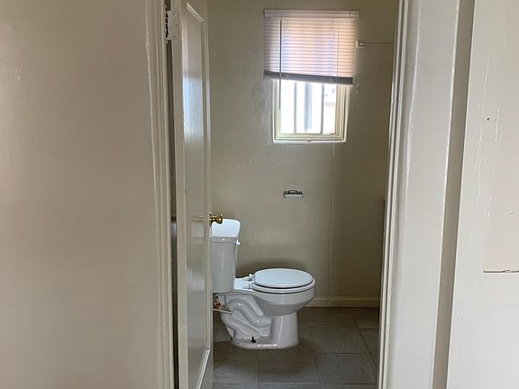 4th image of 275 N Chester Ave #11