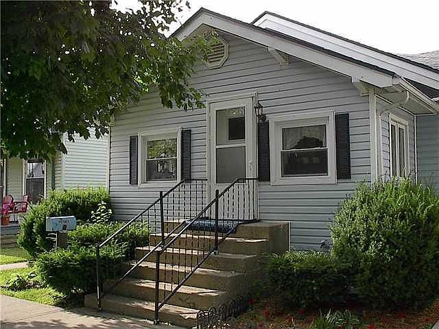 2nd image of 824 W 8th St
