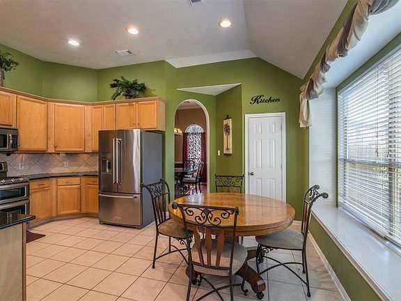 5th image of 203 Lark Hollow Ln