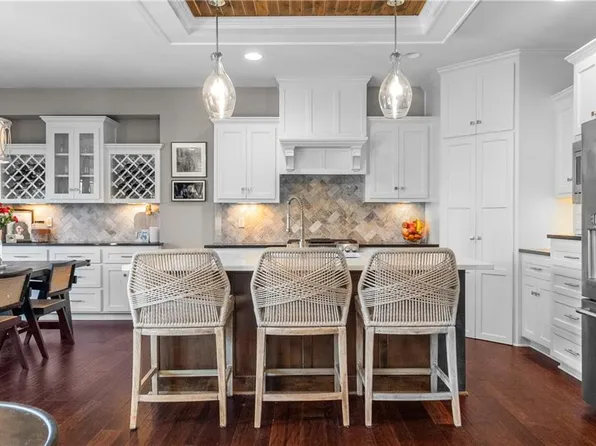 7445 NW Forest Lakes Dr, Kansas City, MO 64152