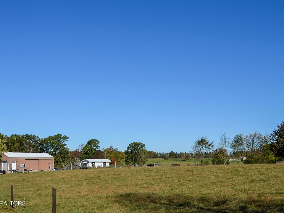 1st image of Plateau Rd