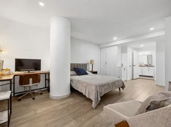 133-38 Sanford Avenue image 14 of 21