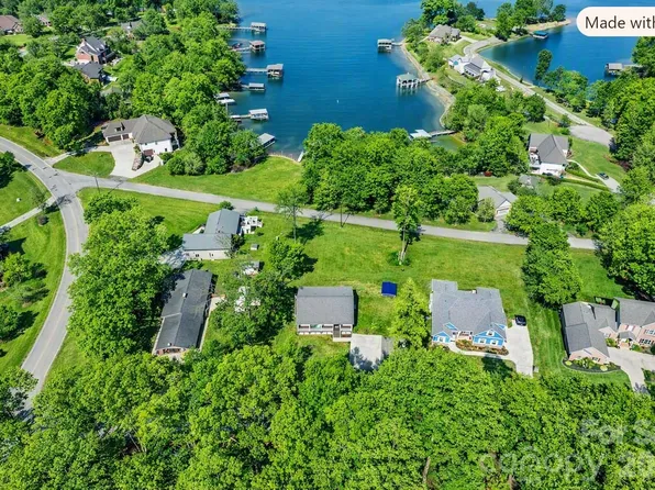 9464 Riviera Dr, Sherrills Ford, NC 28673