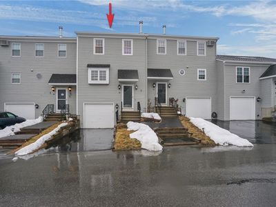 565 Quaker Ln APT 32, West Warwick, RI, 02893