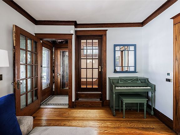 4th image of 115 Ferris St