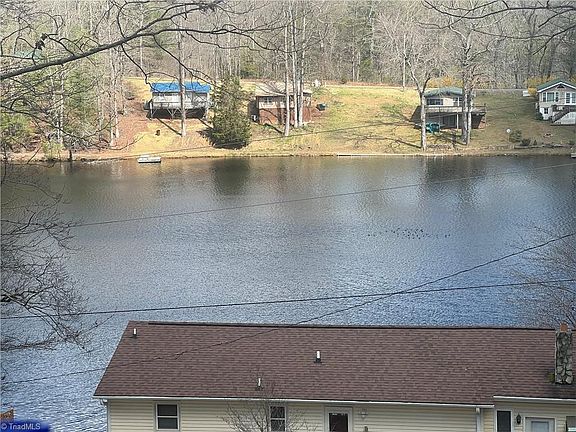 4th image of 1274 Lakeshore Ln