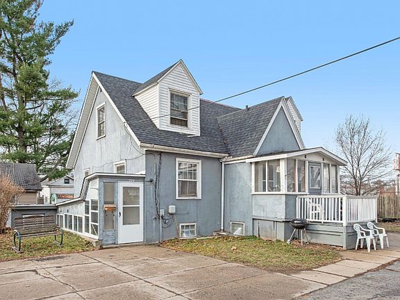 3rd image of 22 Walnut Ct