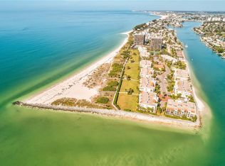 7467 Bayshore Dr APT 301, Treasure Island, FL 33706