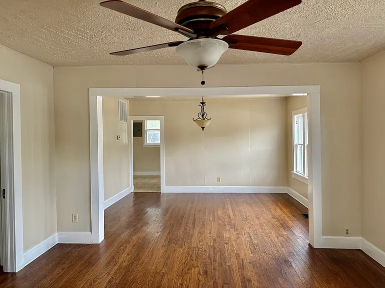 418 N Crawford Ave — Photo 28