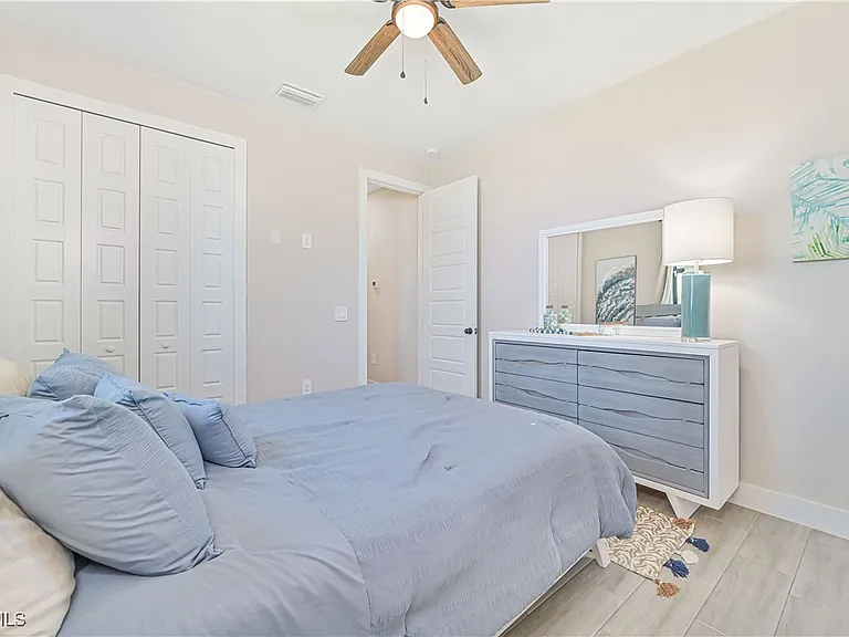 1137 SW 29th Ter — Photo 34