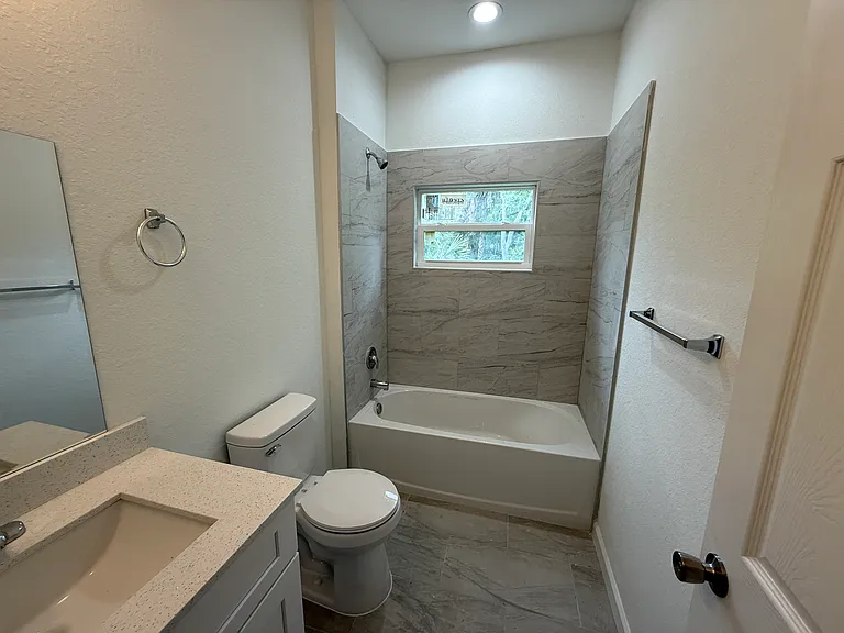 2523 Cloras St — Photo 16