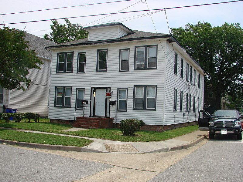 Front View on Hale Street