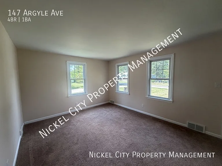 147 Argyle Ave — Photo 4