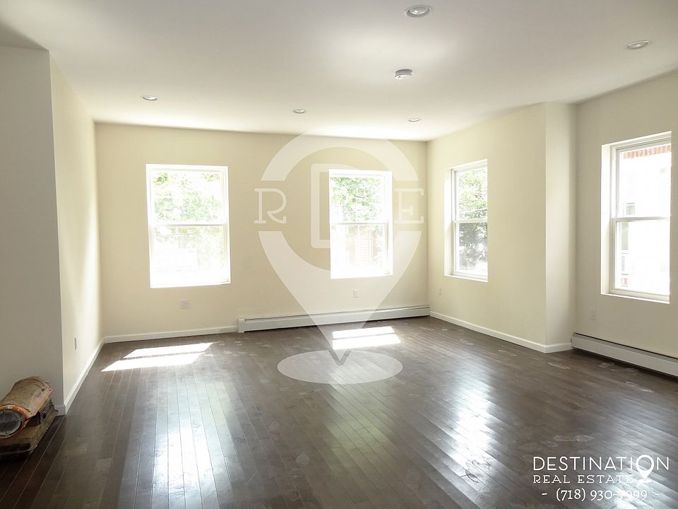 Living Room 18.5x17.5