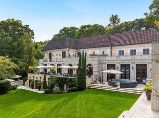 587 Duck Pond Rd, Locust Valley, NY 11560