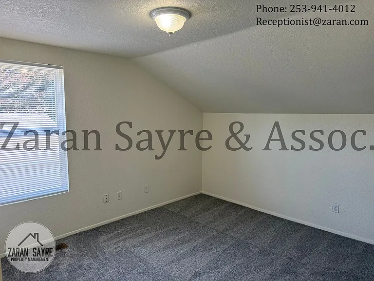 709 9th St SE — Photo 7