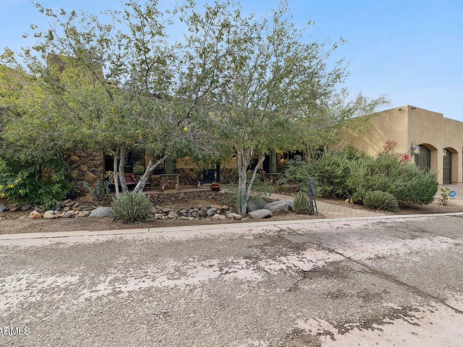 5 bed, 6.0 bath, 5777 sqft, $10,000 — Photo 4