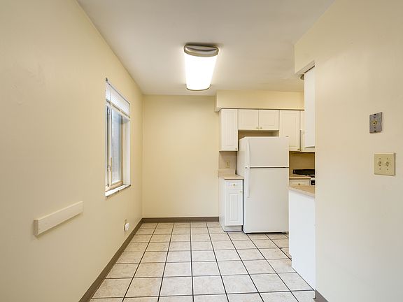 3rd image of 310 E 18th Ave APT D