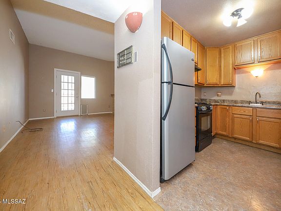 3rd image of 7256 S Camino Del Arco Iris