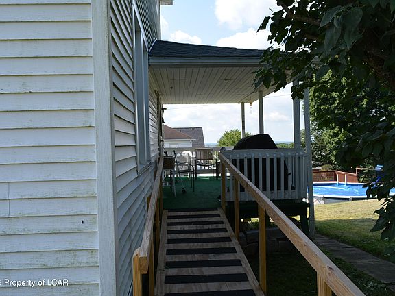 5th image of 536 Hemlock St