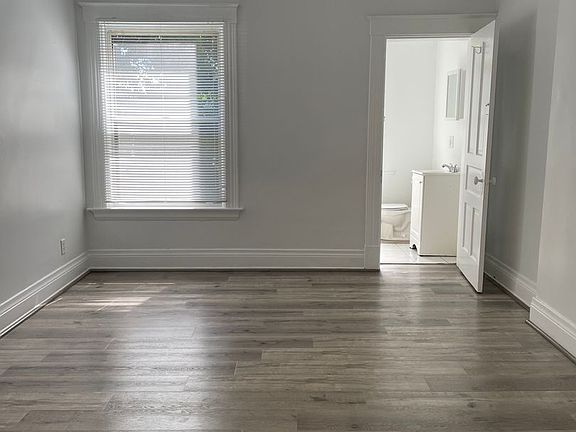 4th image of 4328 34th Ave #01