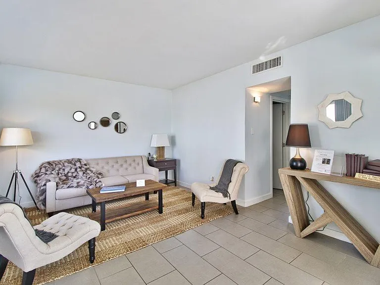 Turney 801 — Photo 2