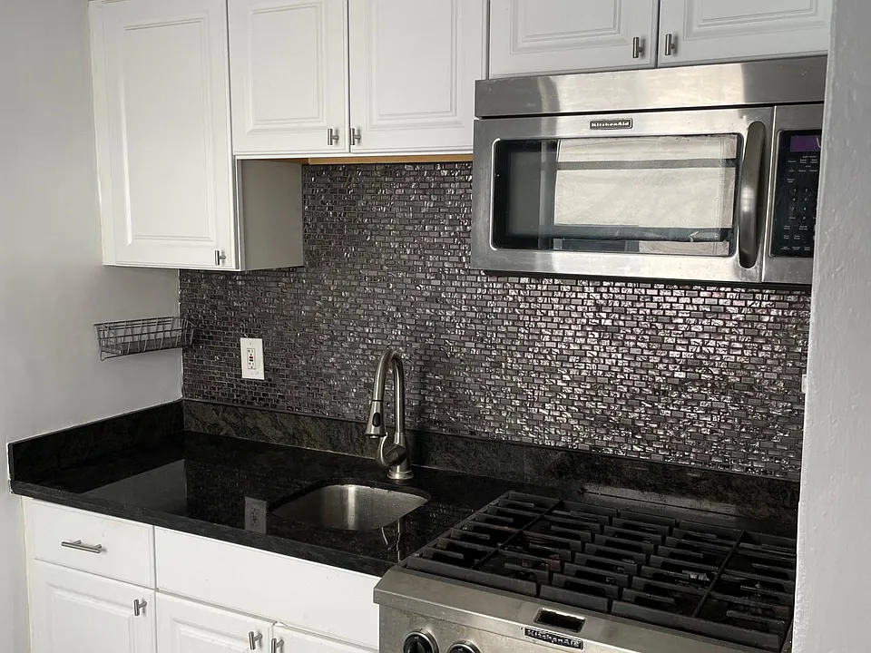 2851 Sheridan Ave #101