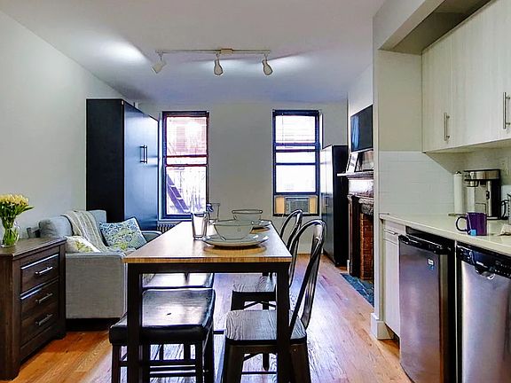 4th image of 122 E 7th St #2FW
