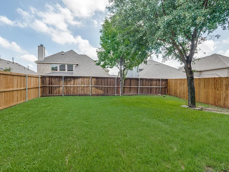 15924 Alvarado Dr — Photo 22